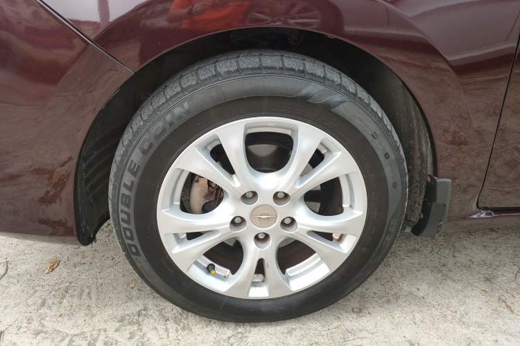 Used Haima Fumei MPV 2017 7-Seater Version 1.5T Automatic Value-Added Edition Left Front Wheel Hub