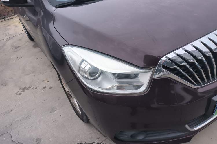 Used Haima Fumei MPV 2017 7-Seater Version 1.5T Automatic – Comfort & Enjoyment Trim Right Front Headlight