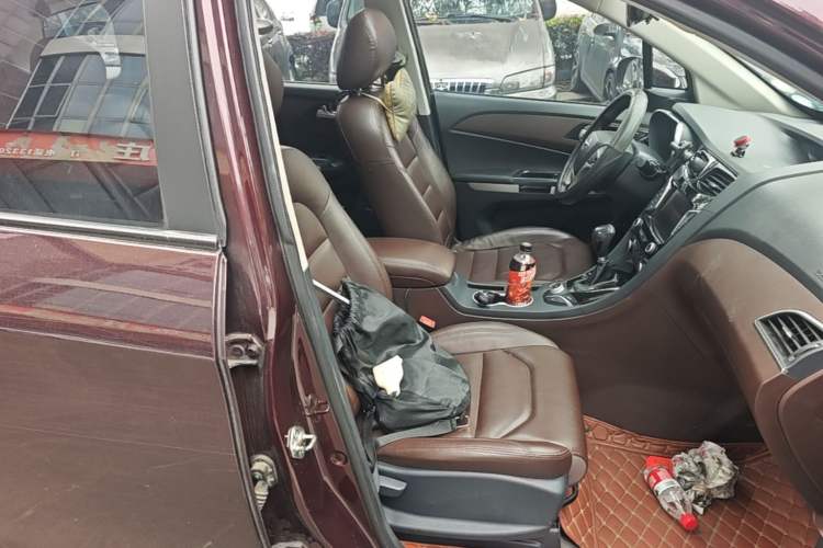 Used Haima Fumei MPV 2017 7-Seater Version 1.5T Automatic – Comfort Edition Right Front Seat