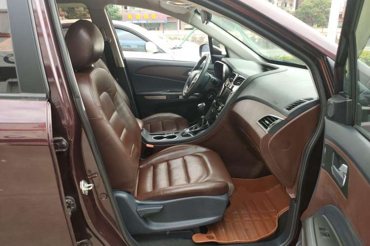 Used Haima Fumei MPV 2017 7-Seater Version 1.5T Automatic Value-Added Edition Right Front Seat