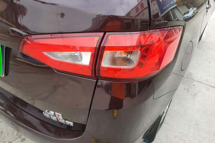 Used Haima Fumei MPV 2017 7-Seater Version 1.5T Automatic Value-Added Edition Right Rear Taillight