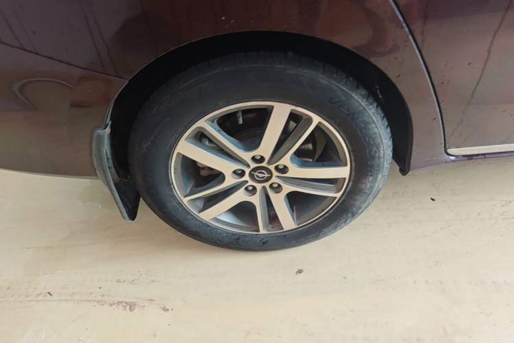 Used Haima Fumei MPV 2017 7-Seater Version 1.5T Automatic – Comfort Edition Right Rear Wheel Hub