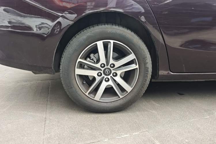 Used Haima Fumei MPV 2017 7-Seater Version 1.5T Automatic – Comfort Edition Right Rear Wheel Hub