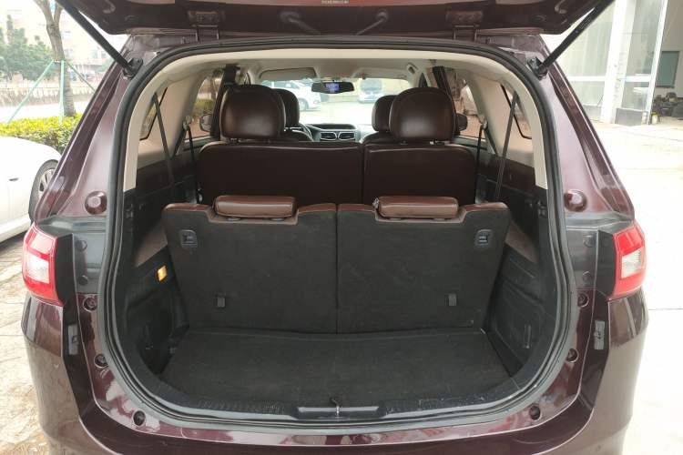 Used Haima Fumei MPV 2017 7-Seater Version 1.5T Automatic Value-Added Edition Trunk