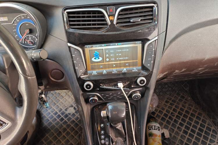 Used Haima Fumei MPV 2017 7-Seater Version 1.5T Automatic – Comfort & Enjoyment Trim Audio And AC Panel