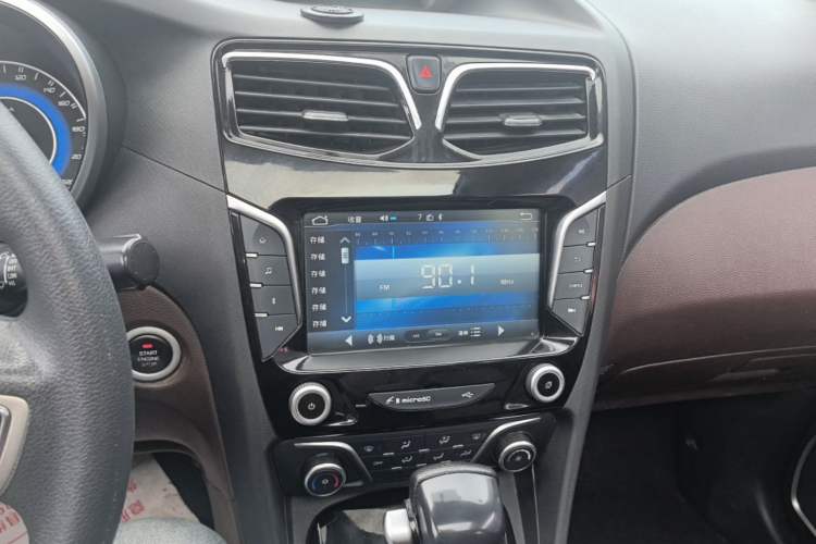 Used Haima Fumei MPV 2017 6-Seater Version 1.5T Automatic – Comfortable & Smooth Trim Audio And AC Panel