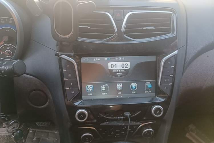 Used Haima Fumei MPV 2017 7-Seater Version 1.5T Automatic Value-Added Edition Audio And AC Panel