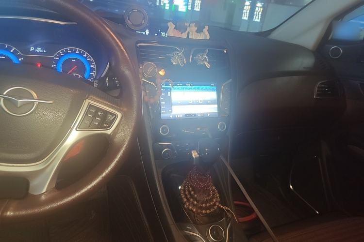 Used Haima Fumei MPV 2017 6-Seater Version 1.5T Automatic – Comfortable & Smooth Trim Center Console