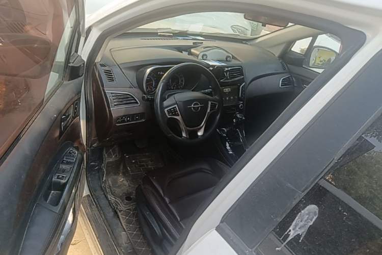 Used Haima Fumei MPV 2017 7-Seater Version 1.5T Automatic Value-Added Edition Driver Seat