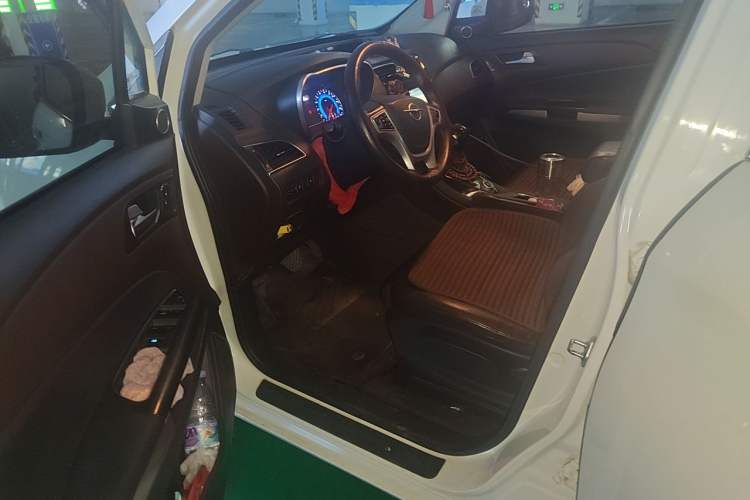 Used Haima Fumei MPV 2017 6-Seater Version 1.5T Automatic – Comfortable & Smooth Trim Driver Seat