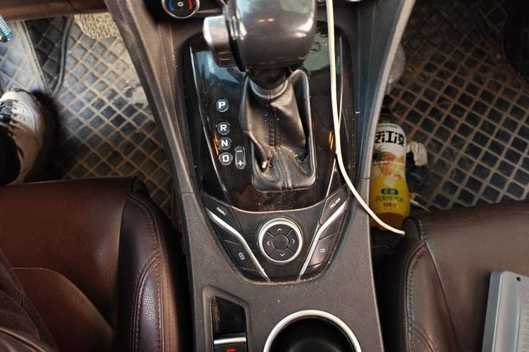 Used Haima Fumei MPV 2017 7-Seater Version 1.5T Automatic – Comfort & Enjoyment Trim Gear Lever
