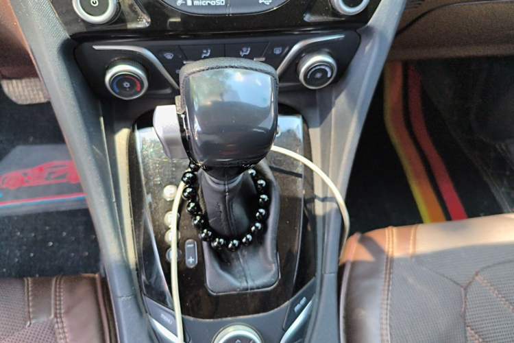 Used Haima Fumei MPV 2017 7-Seater Version 1.5T Automatic Value-Added Edition Gear Lever