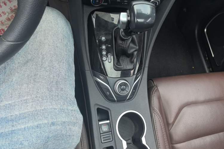 Used Haima Fumei MPV 2017 6-Seater Version 1.5T Automatic – Comfortable & Smooth Trim Gear Lever