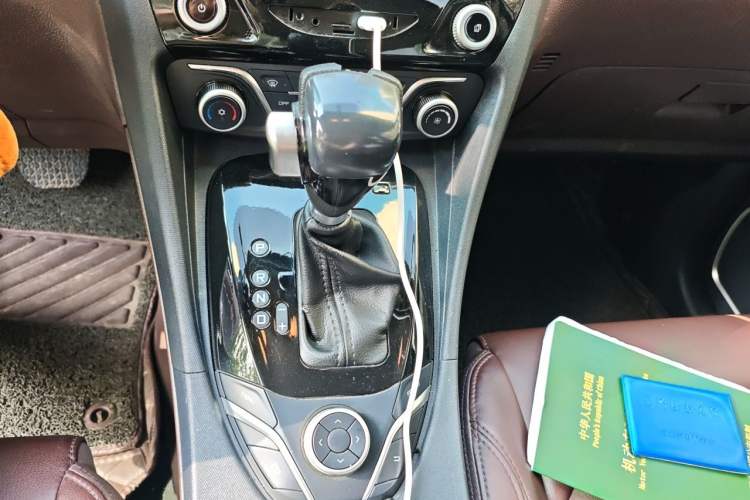 Used Haima Fumei MPV 2017 7-Seater Version 1.5T Automatic – Comfort & Enjoyment Trim Gear Lever