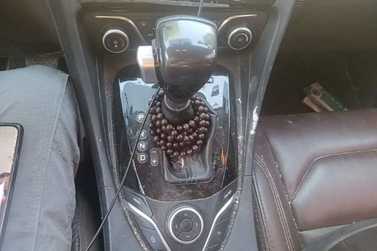 Used Haima Fumei MPV 2017 7-Seater Version 1.5T Automatic Value-Added Edition Gear Lever