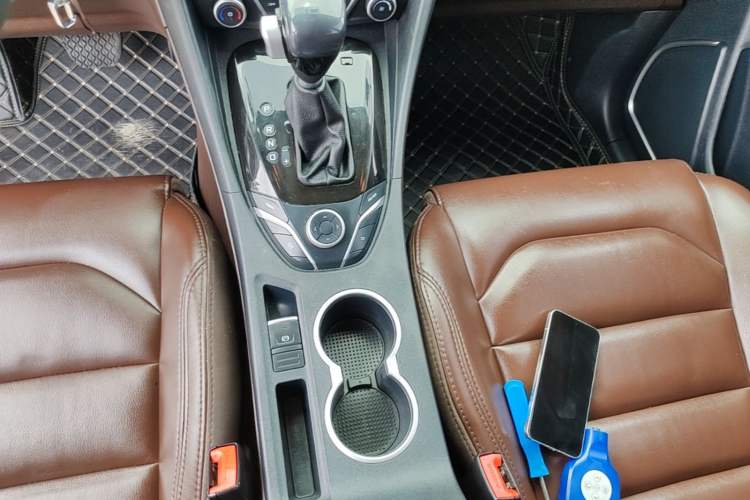 Used Haima Fumei MPV 2017 7-Seater Version 1.5T Automatic Value-Added Edition Gear Lever