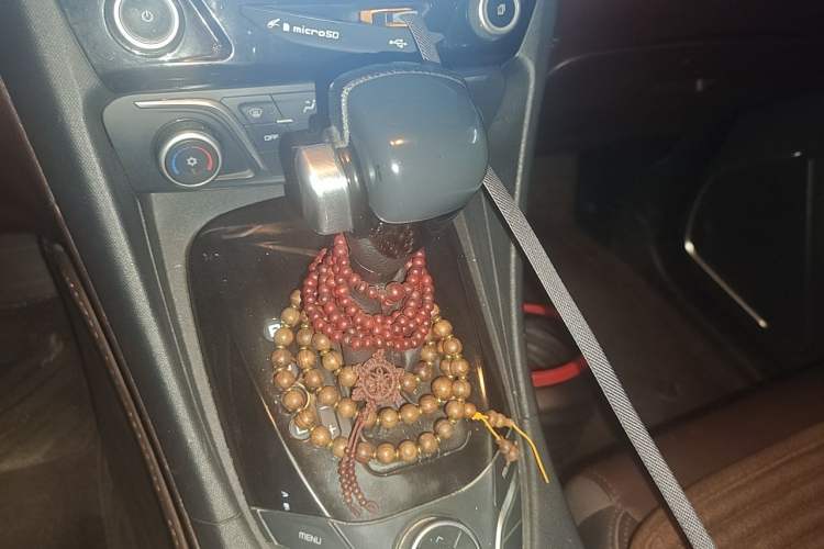 Used Haima Fumei MPV 2017 6-Seater Version 1.5T Automatic – Comfortable & Smooth Trim Gear Lever
