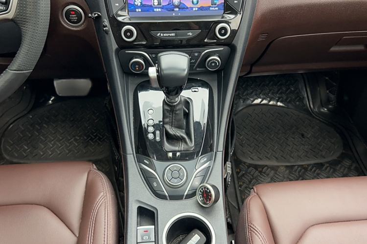 Used Haima Fumei MPV 2017 7-Seater Version 1.5T Automatic – Comfort Edition Gear Lever