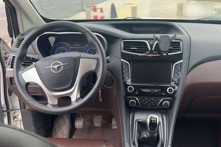 Used Haima Fumei MPV 2017 7-Seater Version 1.5T Manual – Comfort & Enjoyment Trim Interior 1