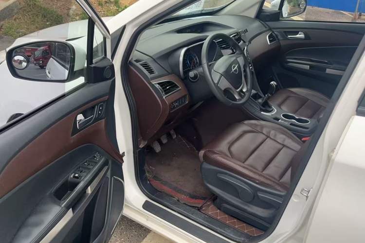 Used Haima Fumei MPV 2017 7-Seater Version 1.5T Manual – Comfort & Enjoyment Trim Interior 2