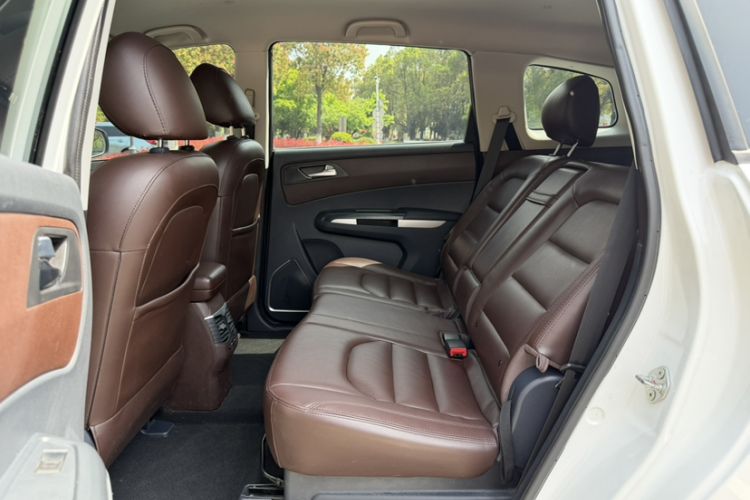 Used Haima Fumei MPV 2017 7-Seater Version 1.5T Automatic – Comfort & Enjoyment Trim Interior 2