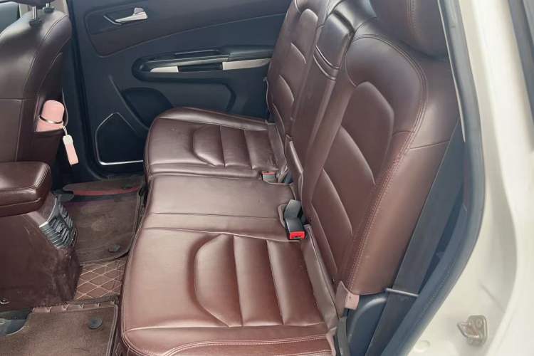 Used Haima Fumei MPV 2017 7-Seater Version 1.5T Manual – Comfort & Enjoyment Trim Interior 3