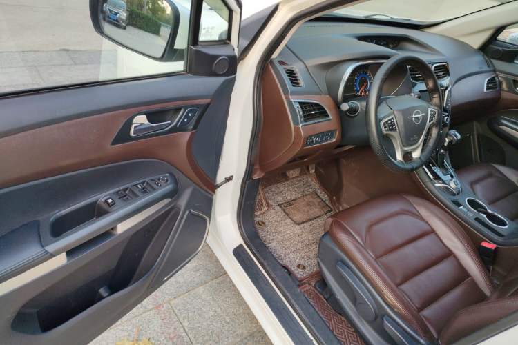 Used Haima Fumei MPV 2017 7-Seater Version 1.5T Automatic – Comfort Edition Interior 3