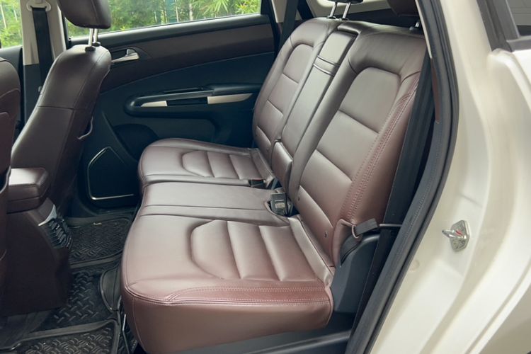 Used Haima Fumei MPV 2017 7-Seater Version 1.5T Automatic – Comfort Edition Interior 4