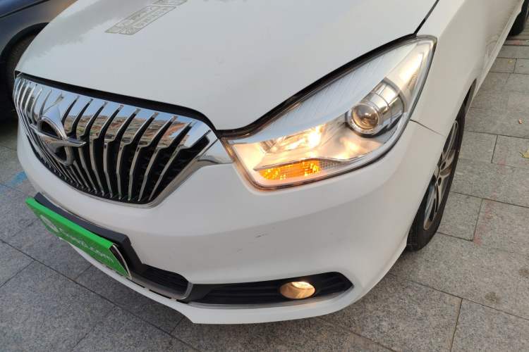 Used Haima Fumei MPV 2017 7-Seater Version 1.5T Automatic – Comfort Edition Left Front Headlight