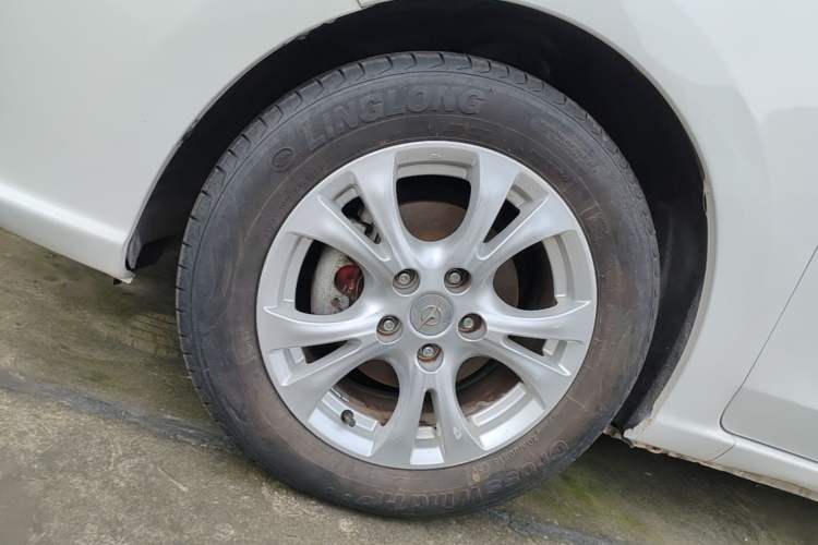 Used Haima Fumei MPV 2017 7-Seater Version 1.5T Automatic Value-Added Edition Left Front Wheel Hub