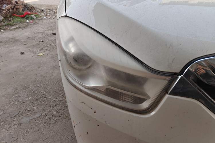 Used Haima Fumei MPV 2017 7-Seater Version 1.5T Automatic – Comfort & Enjoyment Trim Right Front Headlight