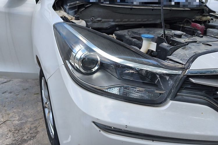 Used Haima Fumei MPV 2017 7-Seater Version 1.5T Automatic Value-Added Edition Right Front Headlight