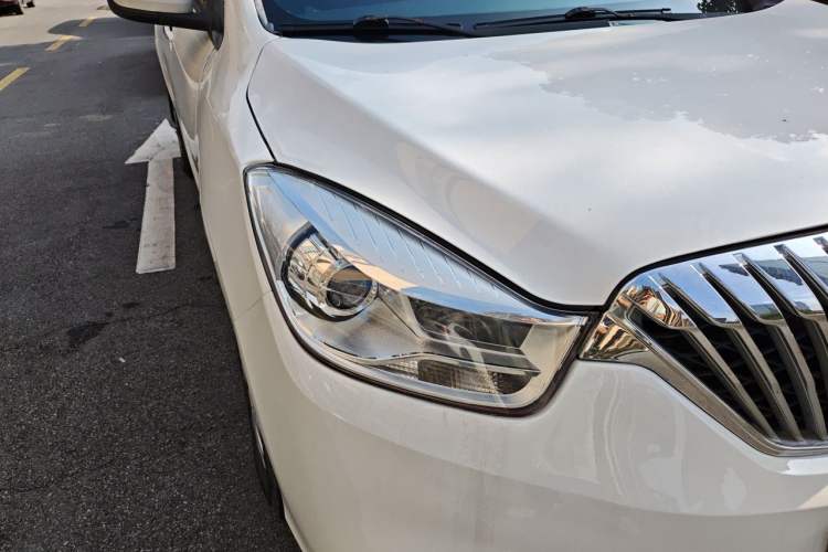 Used Haima Fumei MPV 2017 7-Seater Version 1.5T Automatic – Comfort & Enjoyment Trim Right Front Headlight