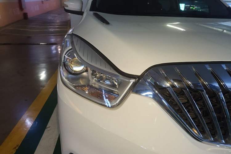 Used Haima Fumei MPV 2017 6-Seater Version 1.5T Automatic – Comfortable & Smooth Trim Right Front Headlight