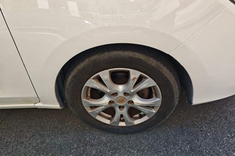 Used Haima Fumei MPV 2017 7-Seater Version 1.5T Automatic – Comfort & Enjoyment Trim Right Front Wheel Hub