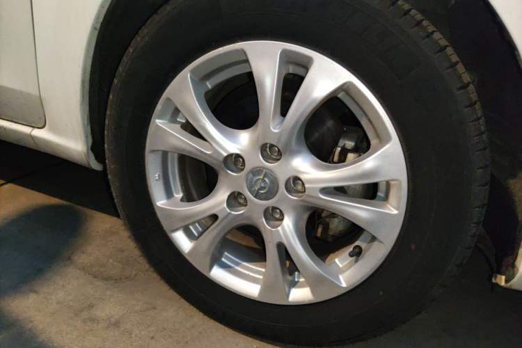 Used Haima Fumei MPV 2017 7-Seater Version 1.5T Automatic Value-Added Edition Right Front Wheel Hub