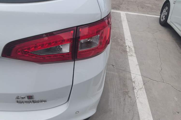 Used Haima Fumei MPV 2017 6-Seater Version 1.5T Automatic – Comfortable & Smooth Trim Right Rear Taillight