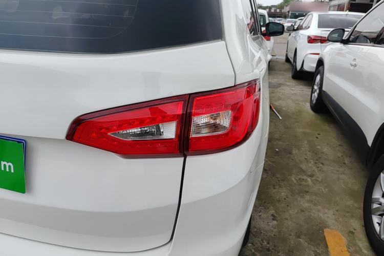 Used Haima Fumei MPV 2017 7-Seater Version 1.5T Automatic Value-Added Edition Right Rear Taillight