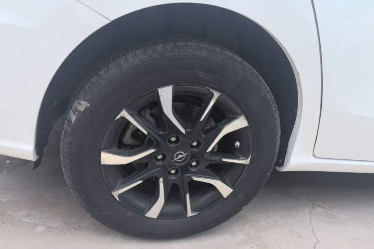 Used Haima Fumei MPV 2017 6-Seater Version 1.5T Automatic – Comfortable & Smooth Trim Right Rear Wheel Hub