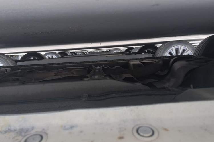 Used Haima Fumei MPV 2017 6-Seater Version 1.5T Automatic – Comfortable & Smooth Trim Right Side Sill
