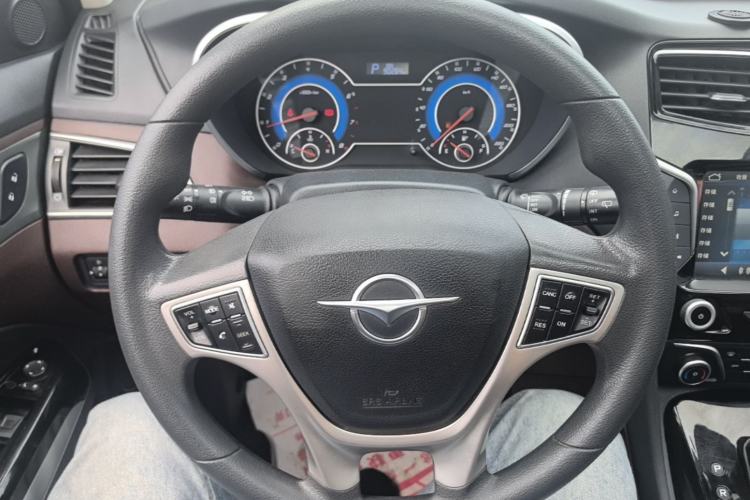 Used Haima Fumei MPV 2017 6-Seater Version 1.5T Automatic – Comfortable & Smooth Trim Steering Wheel