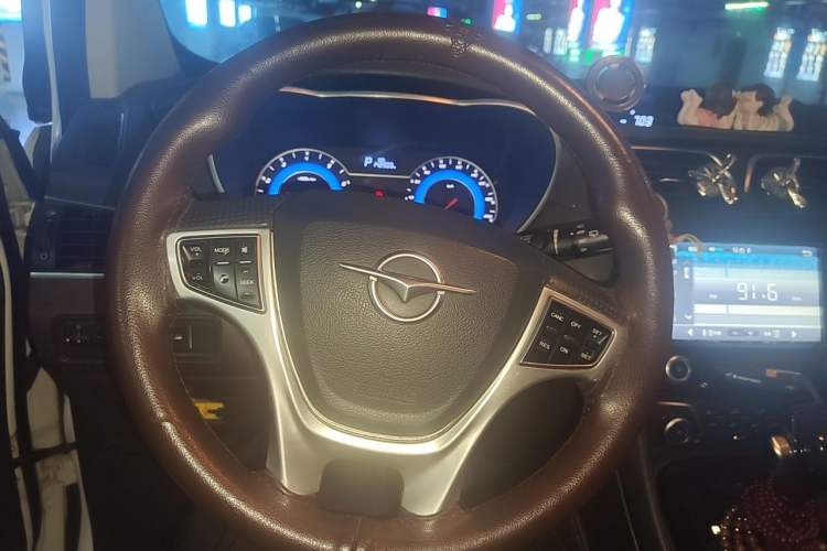 Used Haima Fumei MPV 2017 6-Seater Version 1.5T Automatic – Comfortable & Smooth Trim Steering Wheel
