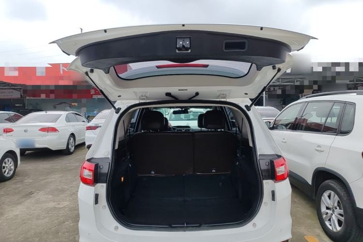 Used Haima Fumei MPV 2017 7-Seater Version 1.5T Automatic Value-Added Edition Trunk