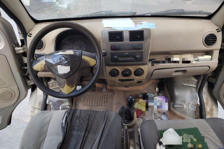 Used Haima Fushida Hongda 2012 1.0L Xin Hongda Utility Version Center Console