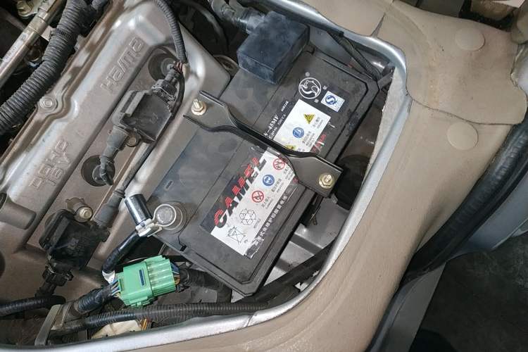 Used Haima Fushida Hongda 2012 1.2L Xinhongda Standard Edition Engine Bay Left