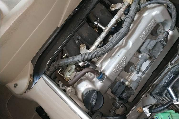 Used Haima Fushida Hongda 2012 1.2L Xinhongda Standard Edition Engine Bay Right