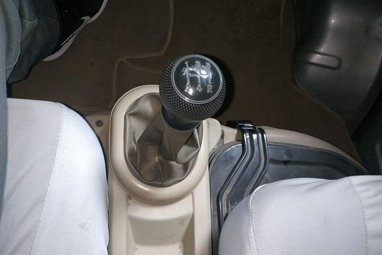 Used Haima Fushida Hongda 2012 1.2L Xinhongda Standard Edition Gear Lever