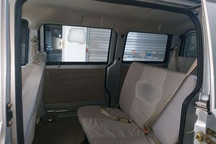 Used Haima Fushida Hongda 2012 1.2L Xinhongda Standard Edition Left Rear Seat