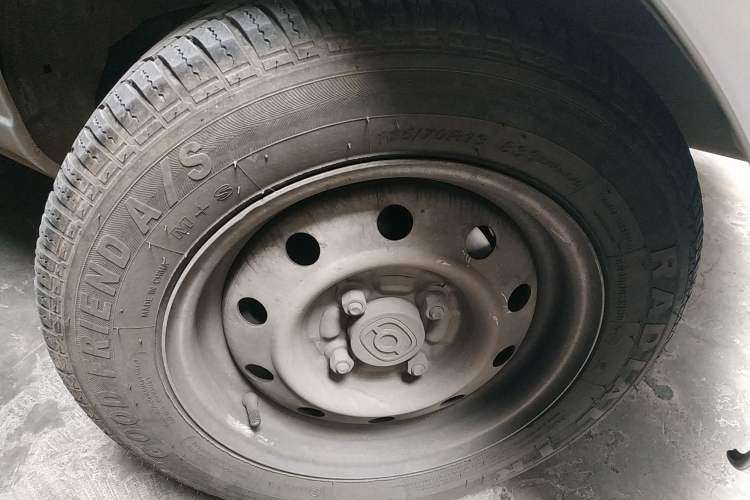 Used Haima Fushida Hongda 2012 1.2L Xinhongda Standard Edition Right Front Wheel Hub