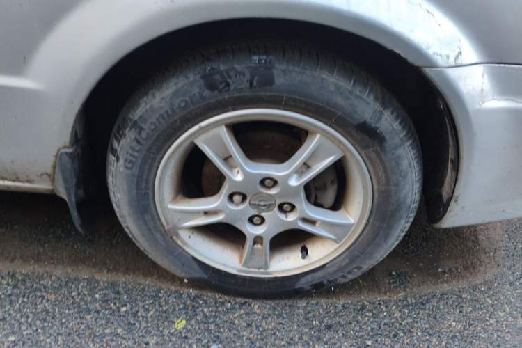 Used Haima Haifuxing 2007 1.6L Manual Comfort GLX Right Front Wheel Hub